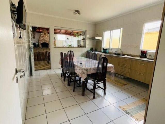 Ampla casa assobradada, com e quartos, espaço gourmet e 6 vagas, Vila Mazzei