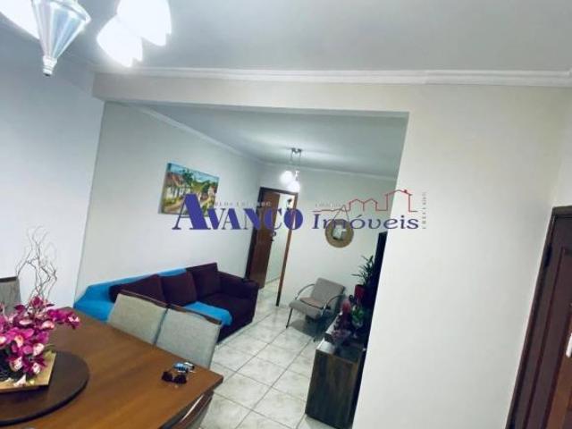 Ampla casa com 4 dormitórios e churrasqueira no Jardim Esplanada