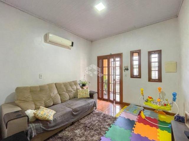 Ampla Casa com 6 Quartos no Bairro Partenon