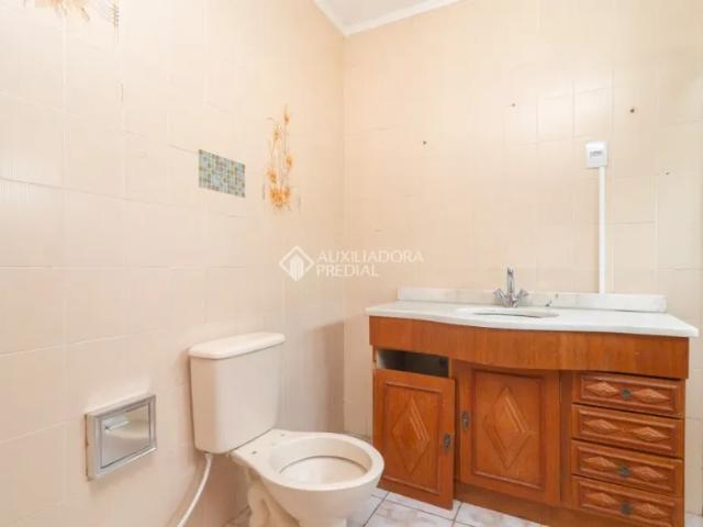 Ampla casa com 2 dormitórios no bairro Ipanema