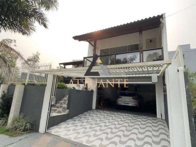 Ampla casa com pátio no Bairro Desvio Rizzo