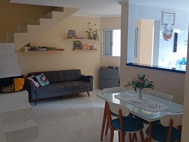 Ampla Casa com Quintal no Jardim Vassouras II