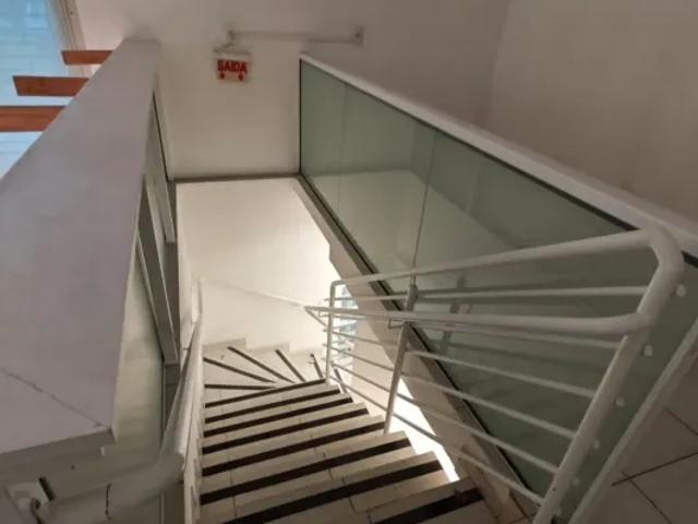 Ampla casa comercial localizada ao lado do SENAC, na Ponta Aguda