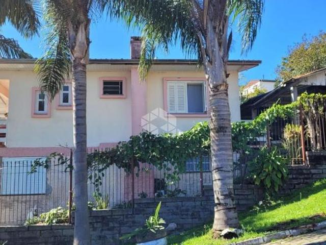 Ampla casa de esquina com 3 quartos, No Bairro Primeiro de Maio em Farroupilha