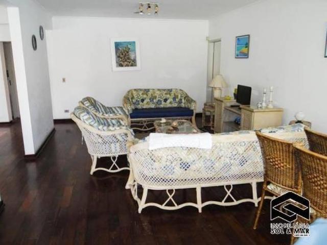 Ampla Casa Térrea 4 suítes 1700m2 terreno 376m2 construído Lado Praia