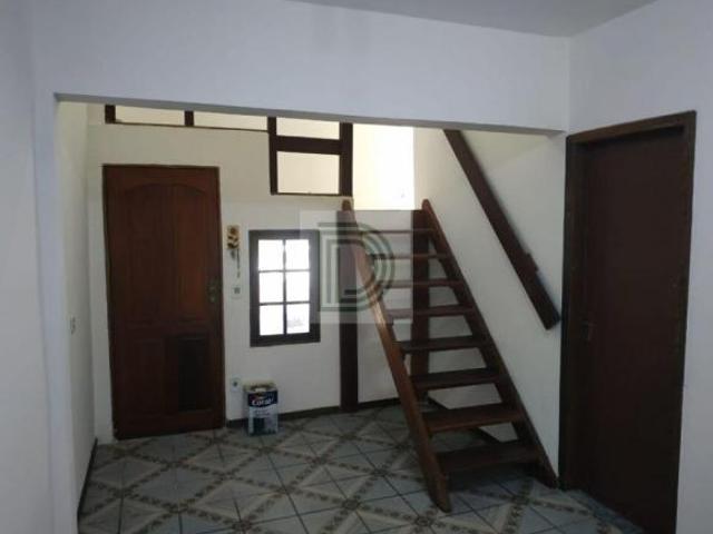 Ampla Casa Térrea, bem distribuída em 4 dorms !
