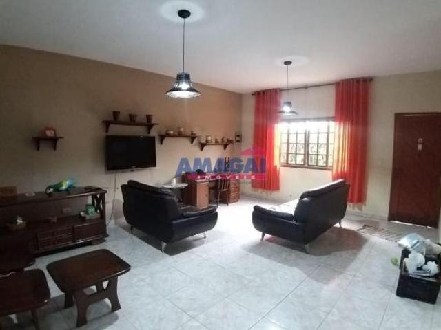Ampla casa, 4 quartos no Parque Imperial em Jacareí SP