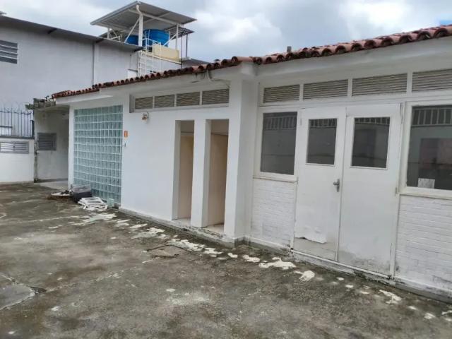 Ampla casa/prédio comercial c/ 423m², previsão para escola/creche/clinica para locação Portuguesa