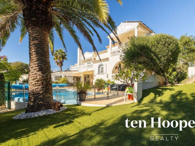 Ampla moradia de 3 quartos, bem situada no Golfe Santo Antón. 279m² Budens