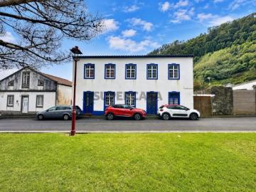 AMPLA MORADIA para VENDA com Licença AL Faial da Terra, Povoação, São Miguel, Açores