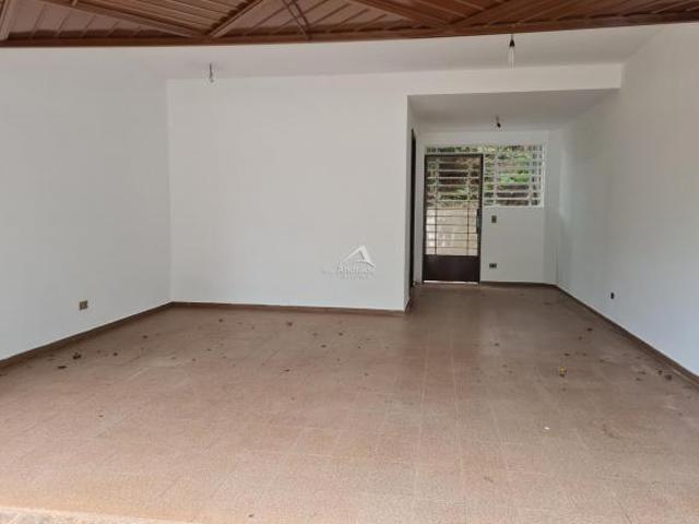 Ampla Residência com 2 Pavimentos, Edícula e Excel