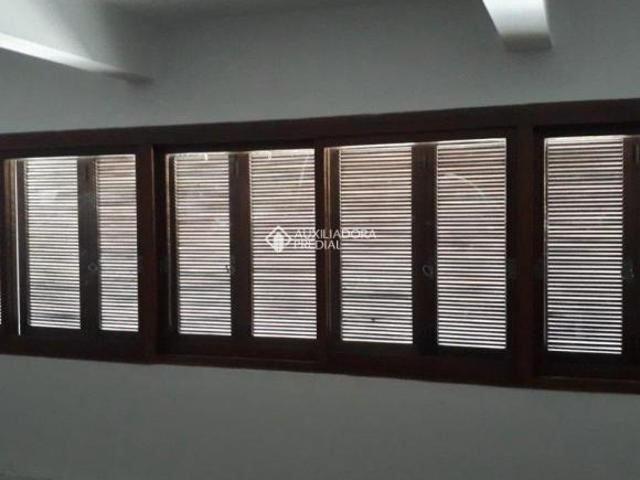 Ampla SALA COMERCIAL ORIGINAL DE FRENTE COM VISTA DEFINIDA 36,75 m² à venda, no bairro Santa Mar