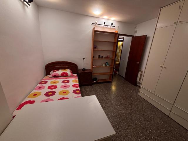Ample and luminoous single bedroom, in Sant Antoni