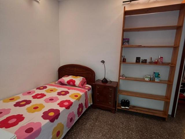 Ample and luminoous single bedroom, in Sant Antoni