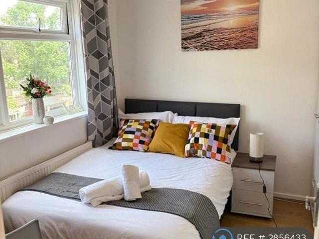 Ampleforth Road, London, SE2 4 bed terraced house to rent £4,000 pcm £923 pw