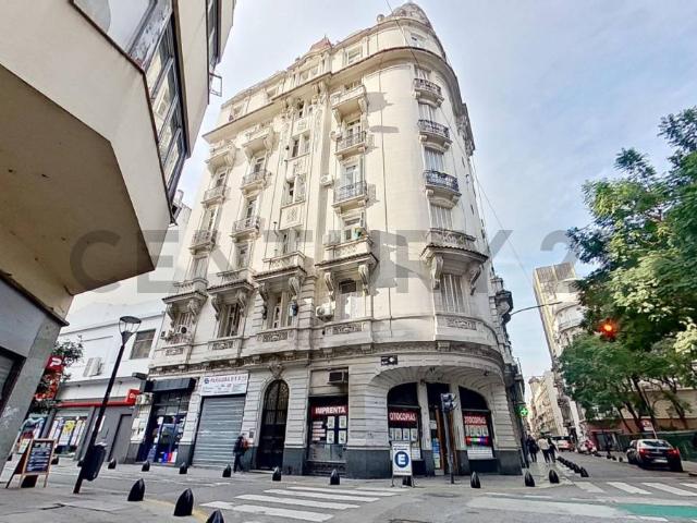 Amplio 2 Ambientes en el corazón de Microcentro – Vista Abierta en Esquina
