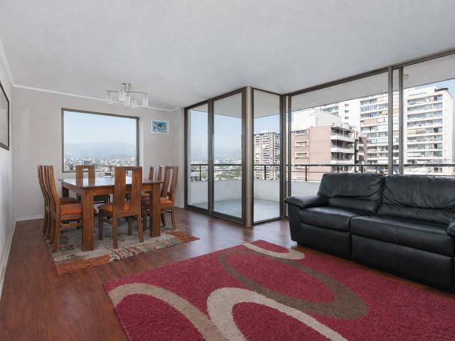 Amplio 4D 3B Los Cerezos/ Irarrázaval metro Villa Frei 110m2 c/ Estacion