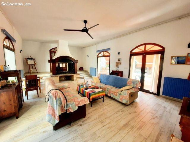 Amplio chalet con casa de invitados y 55.000 metros de terreno cultivable