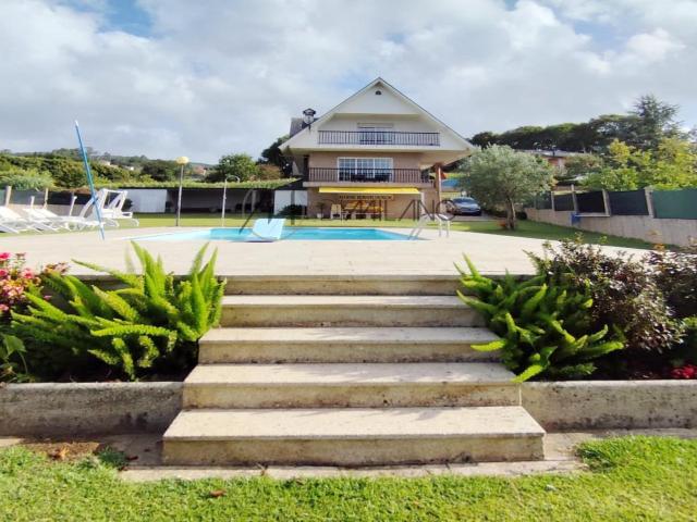 Amplio chalet de piedra con piscina a 5 minutos de Vigo