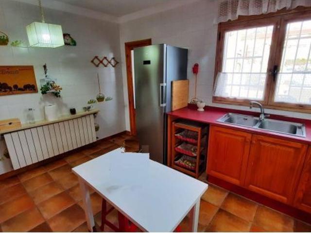 Amplio Chalet de 214 m² con piscina y parcela de 464 m², el hogar perfecto para disfrutar y relajars