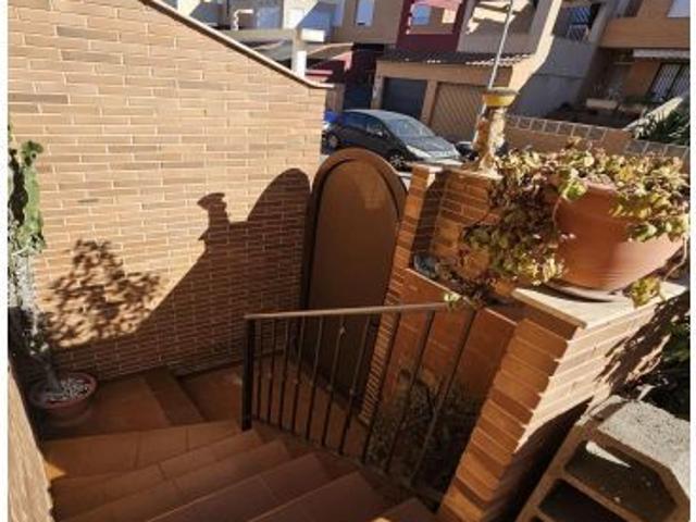 Amplio Chalet en Huercal de Almería con Piscina y Vistas