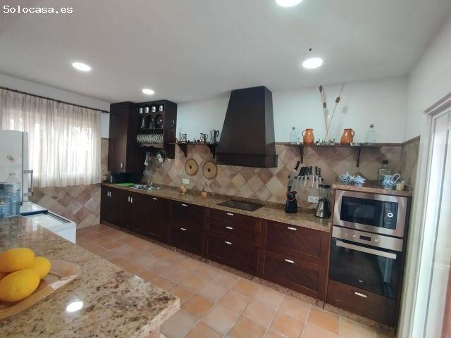 Amplio Chalet en Venta en Puente Genil Andalucía por €425