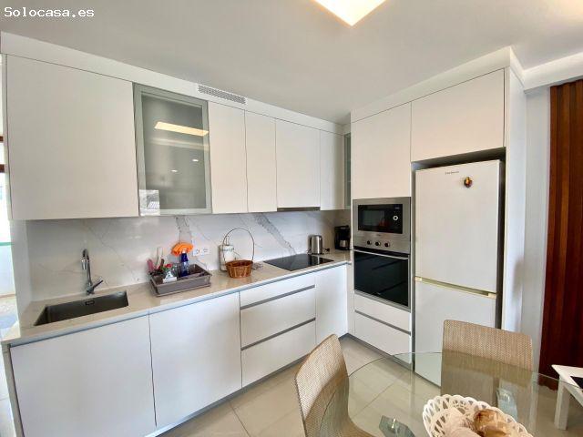 Amplio apartamento con dos dormitorios y vistas al mar en Puerto Rico