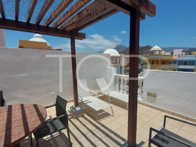 Amplio apartamento con varias terrazas y vistas al mar en Lo. 102m² Los Cristianos