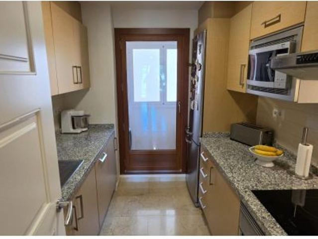 AMPLIO APARTAMENTO CON VISTAS AL GOLF Y 3 PLAZAS DE GARAJE – EL VALLE GOLF RESORT