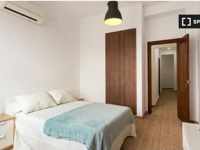 Amplio apartamento de 3 dormitorios cerca del Palau de la Música de València en L' Eixample