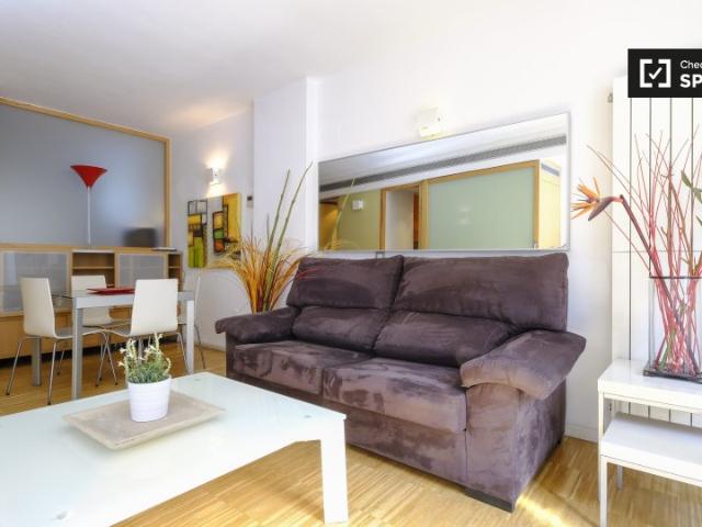 Piso de 2 dormitorios en alquiler en Embajadores, Madrid