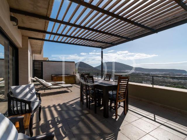 Amplio apartamento de tres dormitorios con magníficas vistas. 109m² La Caldera