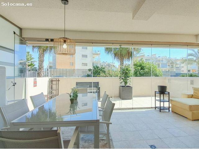 Amplio Apartamento en Esquina en Planta Baja con Terraza Acristalada y Jardín Privado en Green Hills