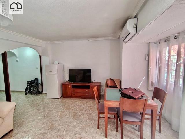 Amplio Apartamento en Tómbola Rabasa, Alicante por solo €155,000