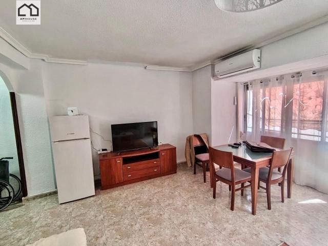 Amplio Apartamento en Tómbola Rabasa, Alicante por solo €155,000