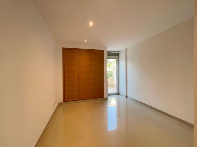 Amplio apartamento sin amueblar, terrazas, parking, 3 dormitorios San Agustin