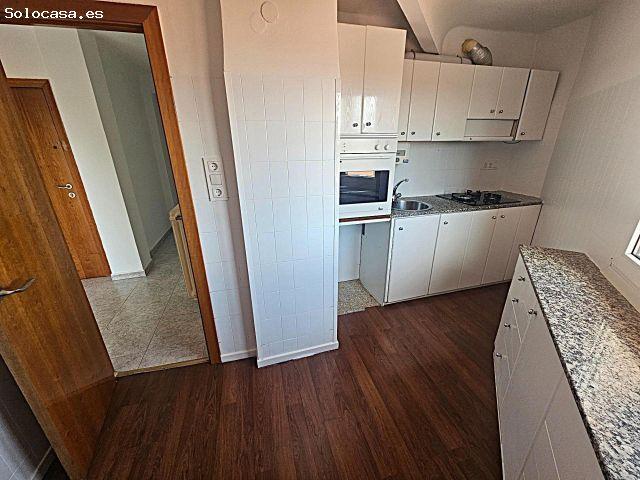 Amplio Ático con Terraza y Comodidades en Ronda