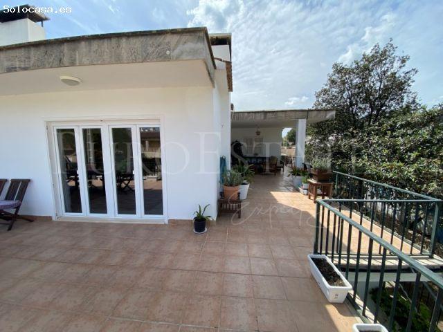 Amplio ático de 5 habitaciones + Estudio a 100 metros de la playa en Bahía de
