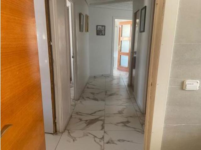 Amplio Ático en Plaza Madrid, Elche Ideal para Familias ?