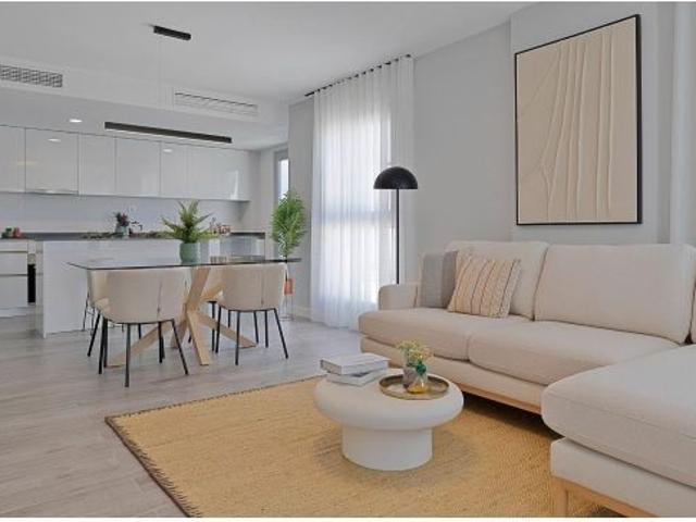 AMPLIO ÁTICO EN UNA SOLA PLANTA YA TERMINADO CON 4 DORMITORIOS, CON ENORME TERRAZA CON VISTAS AL MAR