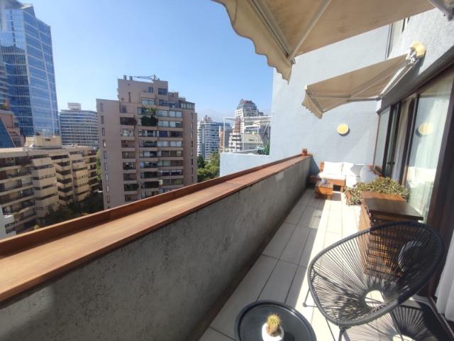 AMPLIO DEPARTAMENTO EN METRO EL GOLF, LAS CONDES