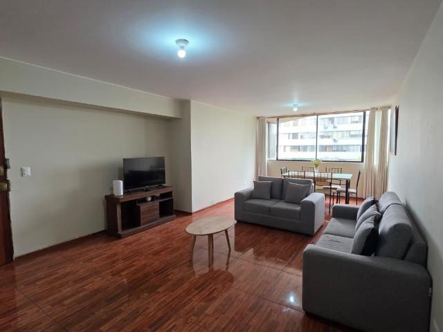 Amplio Departamento En Av. Pardo Miraflores