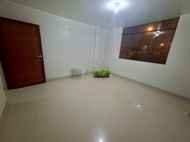 Amplio Departamento En Alquiler – 140 M² ¡Vive Frente Al Parque En San Martín De Porres!