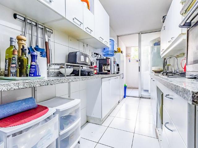 AMPLIO DEPARTAMENTO EN LAS CONDES, INCLUYE OFICINA PRIVADA