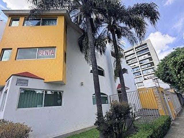 amplio departamento en renta en colonia monraz