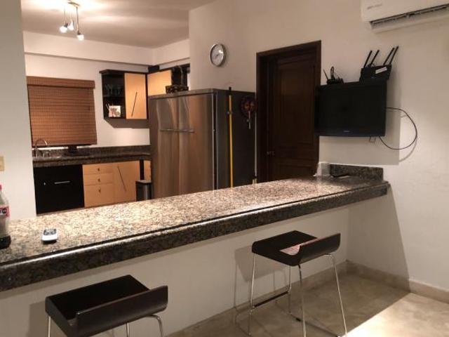 Amplio departamento en renta y venta a pie de playa Mazatlán