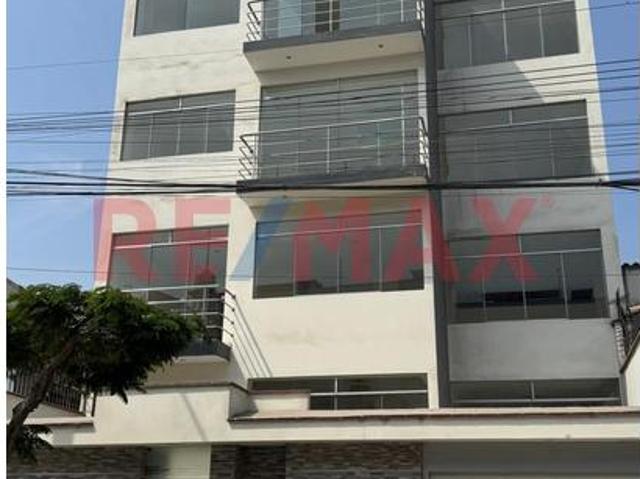 Amplio Departamento En Urb. Las Gardenias – Surco