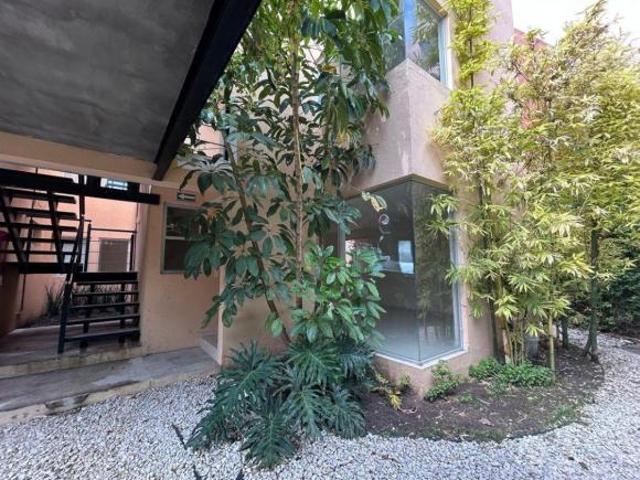 Amplio departamento en venta con patio en San Pedrito Peñuelas. Tres recámaras y dos baños
