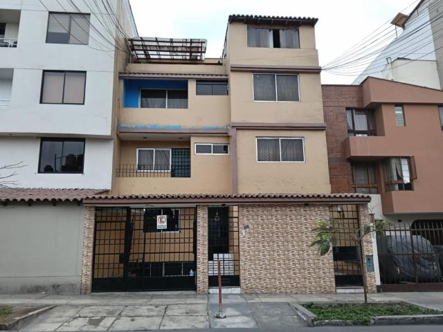 AMPLIO DEPARTAMENTO EN 1ER. PISO CON SÓTANO, SANTIAGO DE SURCO