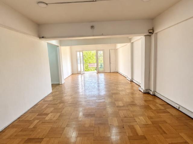 Amplio departamento frente al parque forestal bellas artes